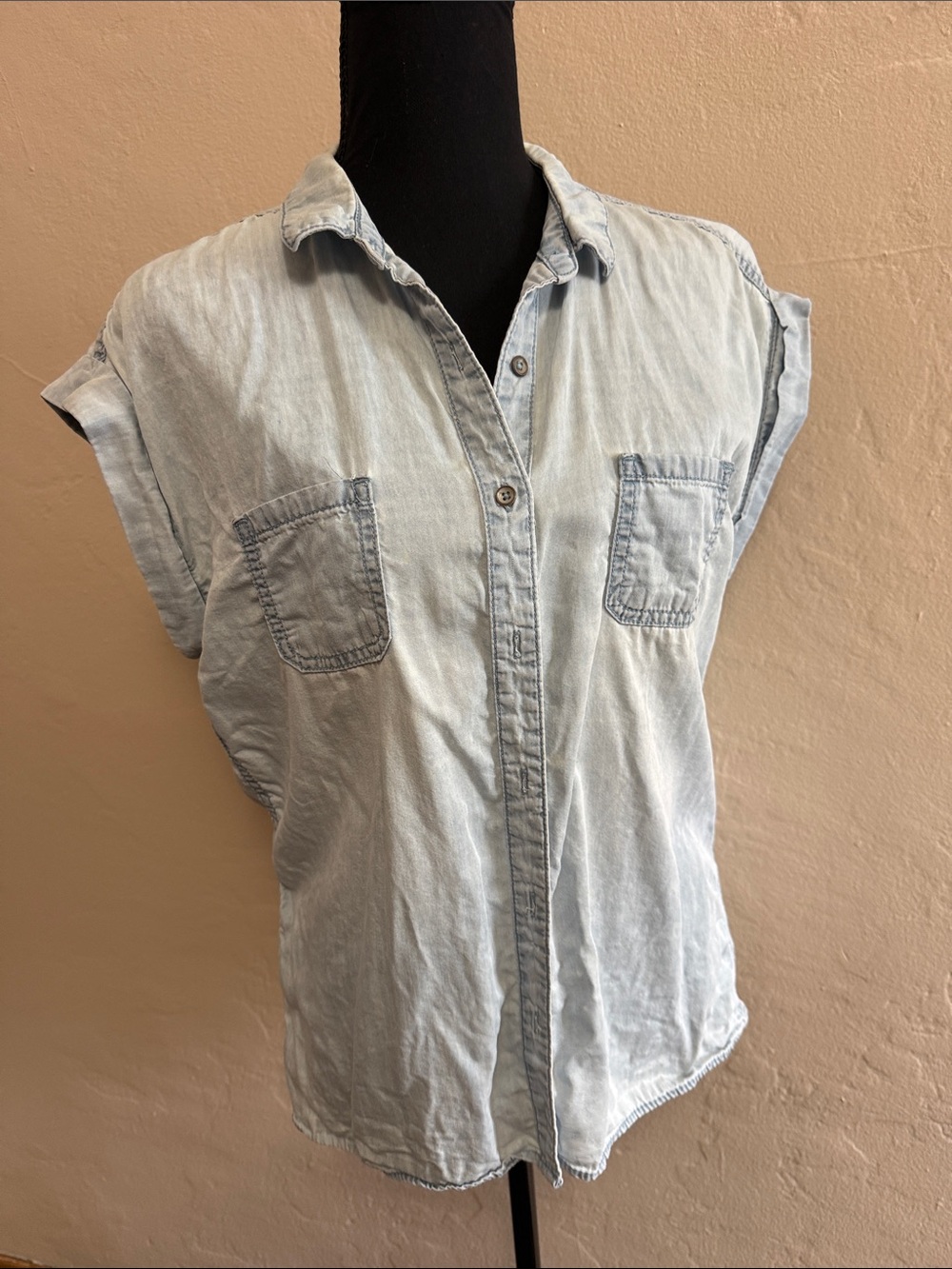 Mossimo Supply Co. Light Blue Sleeveless Button-Down Shirt